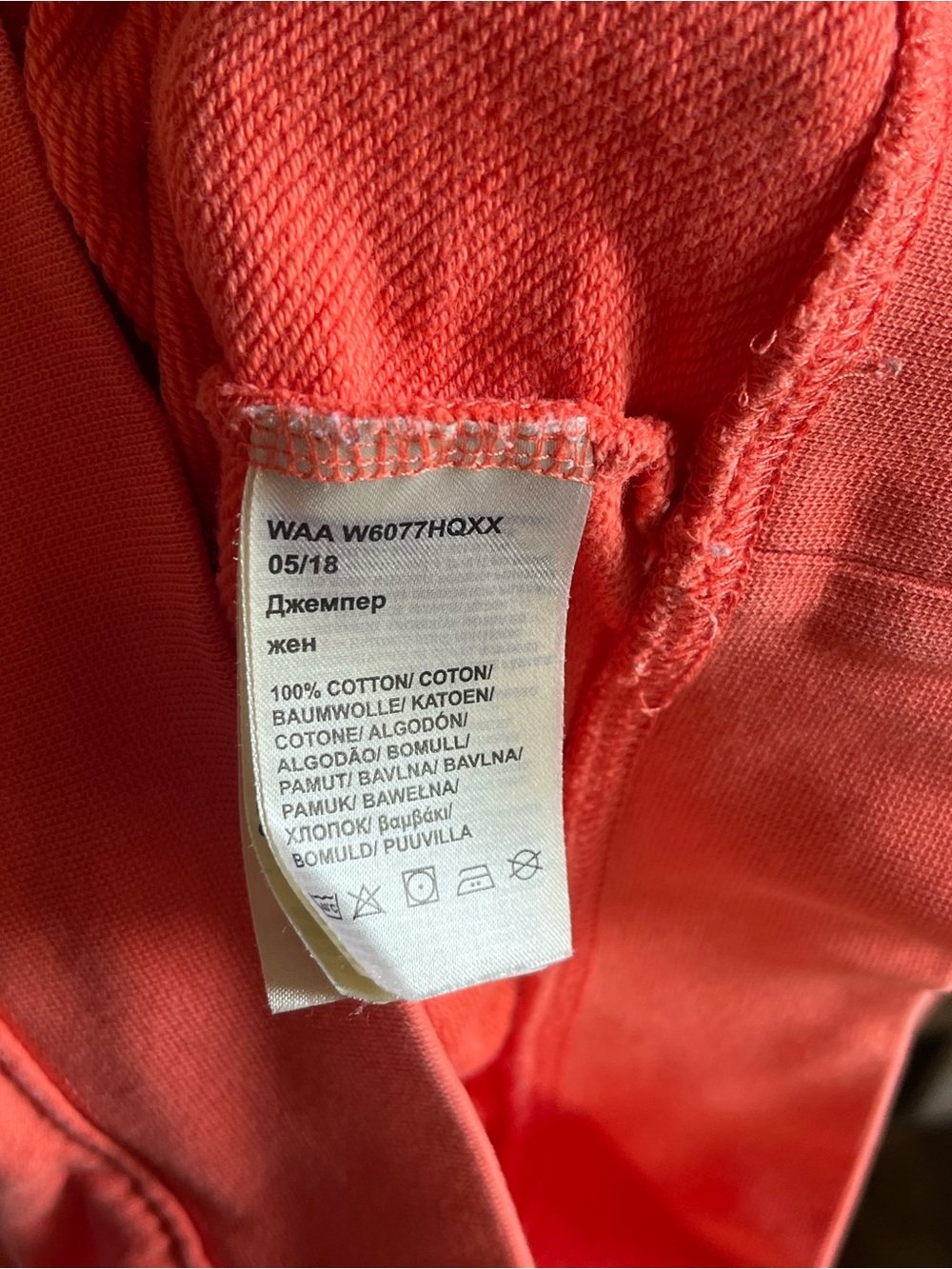 Wrangler Coral Crewneck Sweatshirt with Retro Horse Graphic - Picture 3 of 4
